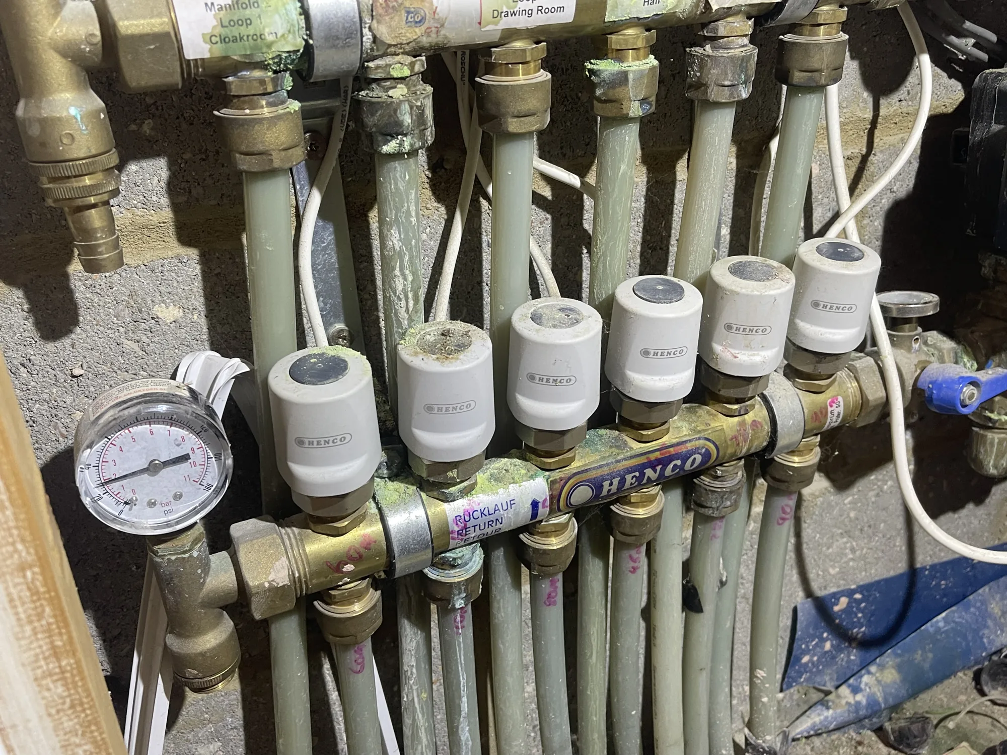 Underfloor heating manifold controls
